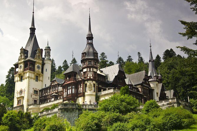 2-Day Small-Group Tour to Dracula's Castle, Rasnov Fortress, Peles Castle, Sighisoara and Libearty Brown Bear Sanctuary with Overnight in Brasov - Libearty Bear Sanctuary near Zărnești: what you’re paying for