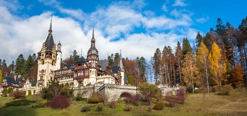Bucharest: Dracula's Castle, Peleș Castle & Brașov Day Trip - Why this castle circuit makes sense from Bucharest
