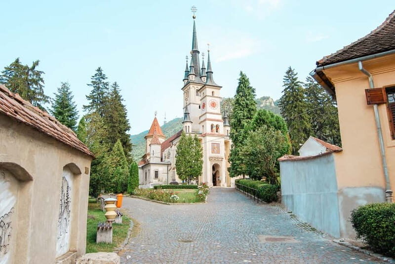 Bucharest: Dracula's Castle, Peleș Castle & Brașov Day Trip - Stop in Sinaia: Peleș Castle and the royal summer-palace feel