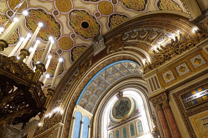 Bucharest Jewish Heritage Private Walking Tour - Jerusalem Lion Square and the Jewish State Theater moment