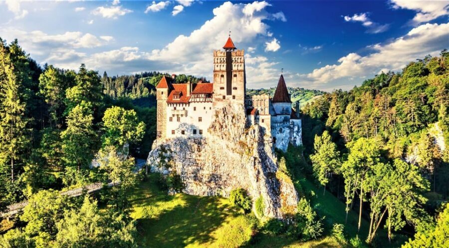 Bucharest: Peles Castle, Bran Castle, & Brasov Old Town Tour - Key things that make this tour work