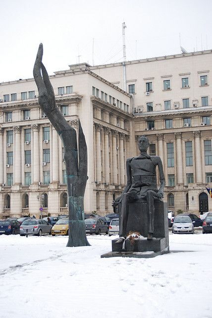 Bucharest Sightseeing Tour - Why Bucharest works so well by bicycle