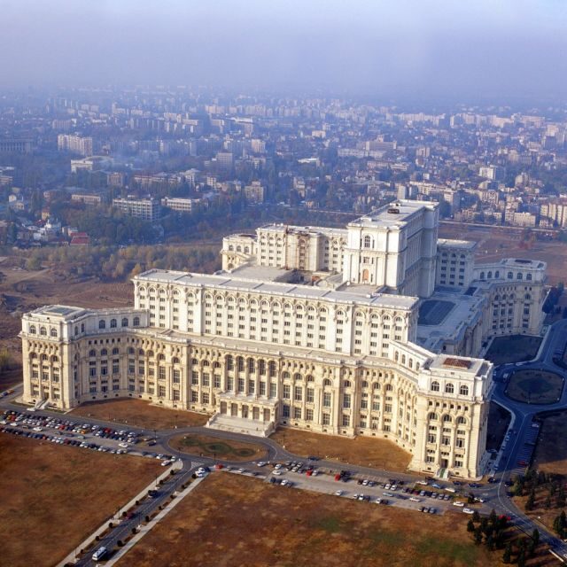 Bucharest Sightseeing Tour - The safety briefing and your first pedal push in King Michael I Park