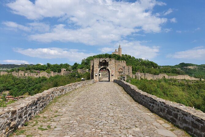 Bulgaria Day Trip: Basarabovo Monastery, Tsarevets & Arbanasi - Private guide with real flexibility (Nicolas Experience Tours)