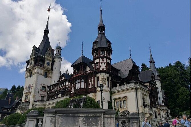 Sinaia and Brasov in one day - Weather, Timing, and How to Avoid a Soggy-Day Letdown