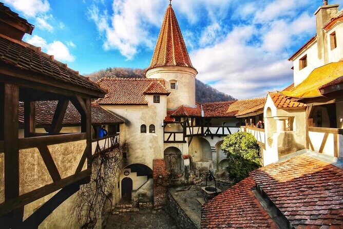 Transfer Bucharest -Brasov with Targoviste and Bran Castle visits - A Bucharest-to-Transylvania day that saves you from logistics